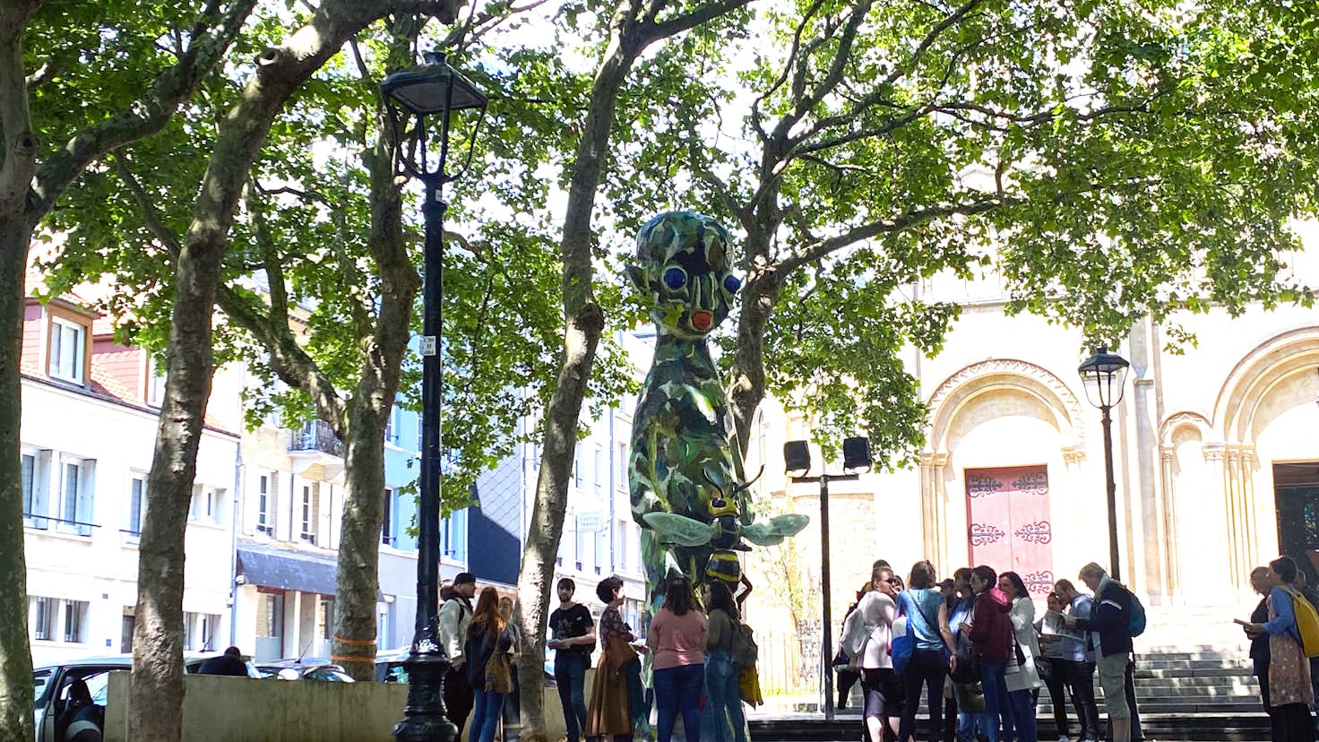 加藤泉による巨大野外彫刻が恒久展示 フランス ル アーヴル市内広場で 美術手帖