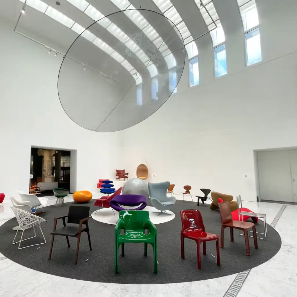 みんなの椅子 展から梅津庸一 工藤麻紀子の個展まで 今週末に見たい展覧会ベスト8 美術手帖 みんなの椅子 展から梅津庸一 工藤麻紀子の個展まで 今週末に見たい展覧会ベスト8 美術手帖