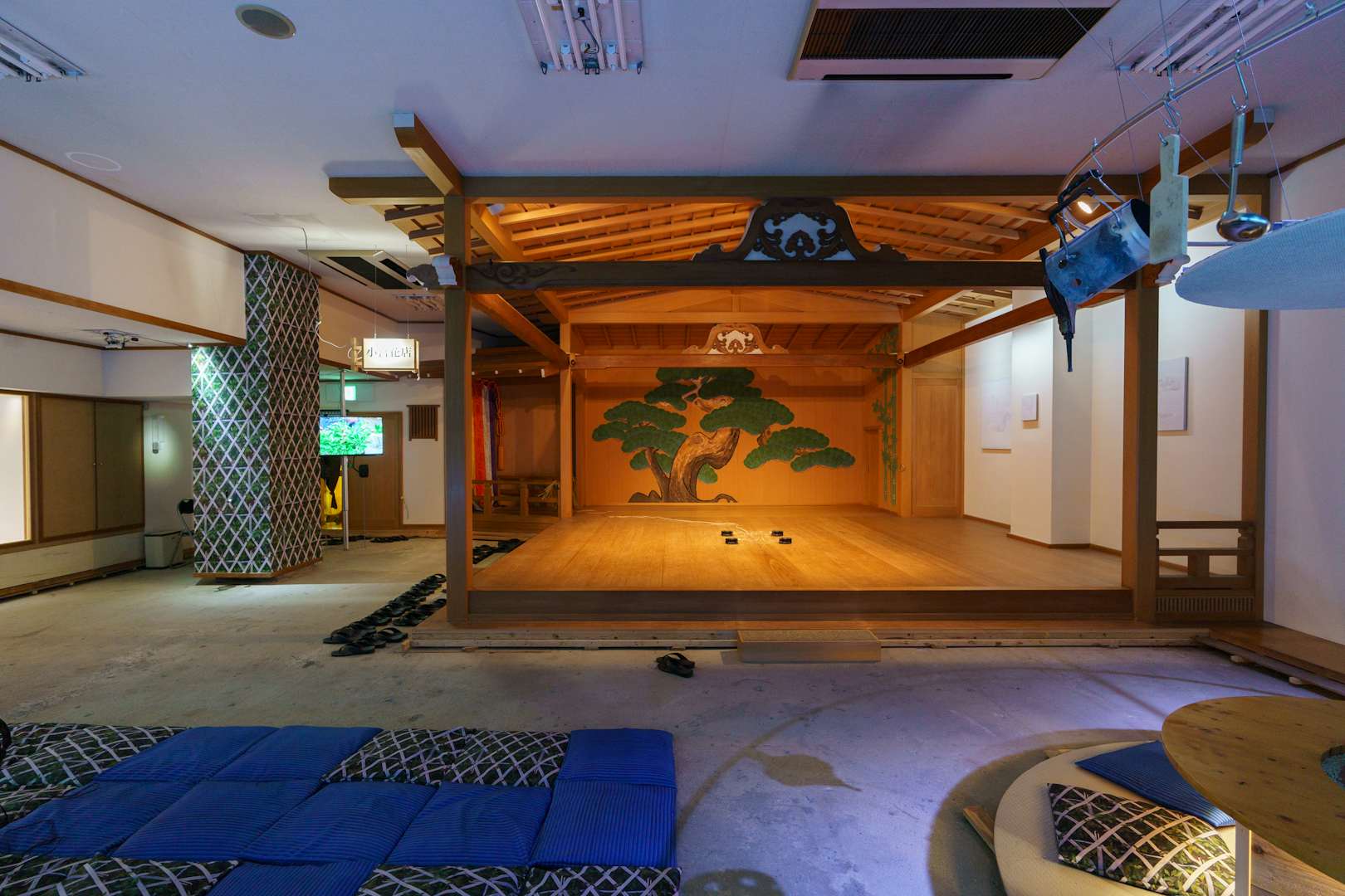 胎動による母体状の超空間 四方幸子評 とうとうたらりたらりらたらりあがりららりとう 美術手帖 胎動による母体状の超空間 四方幸子評 とうとうたらりたらりらたらりあがりららりとう 美術手帖