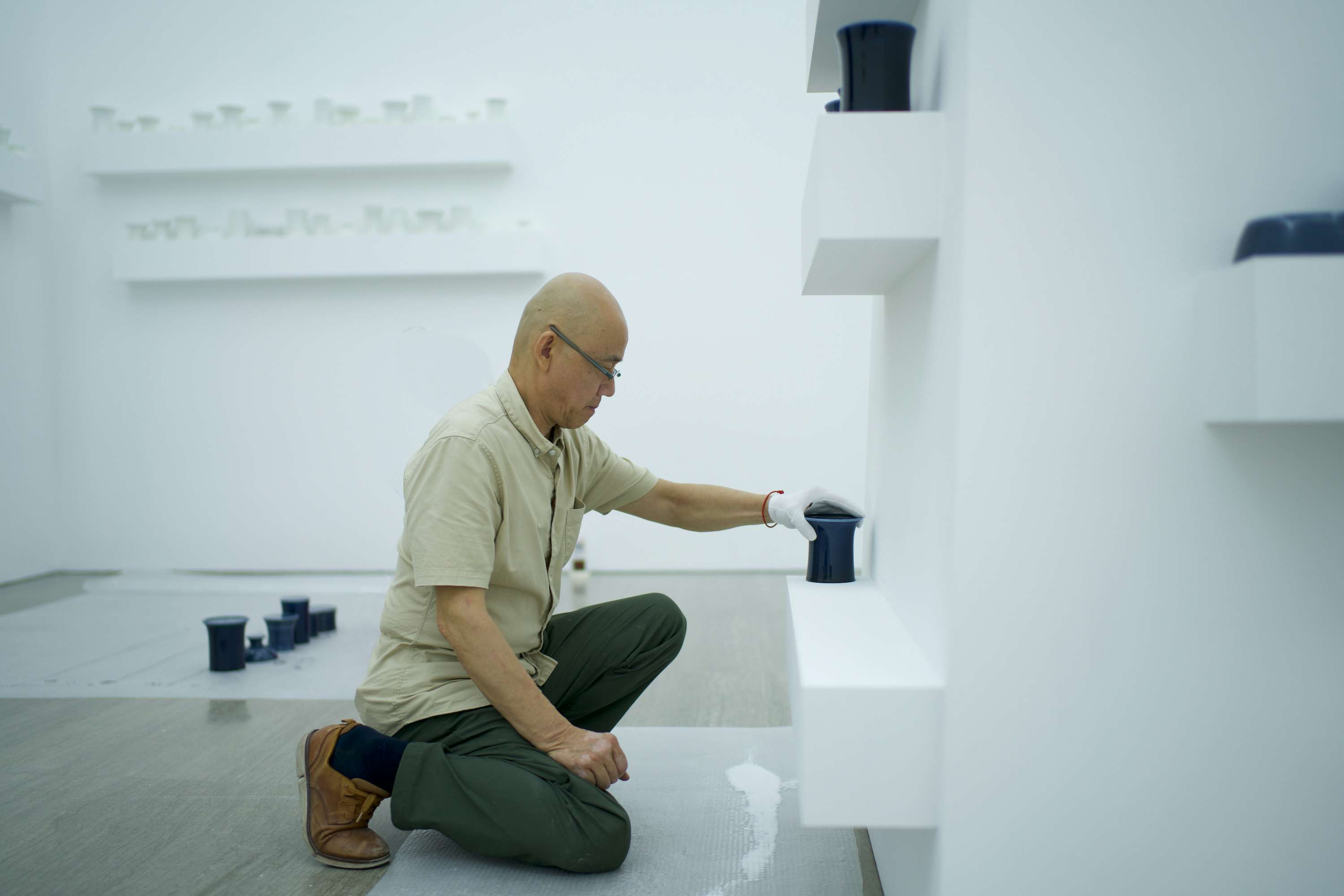 空虚さに満ちた現代を語る陶磁器。中国の芸術家・劉建華
