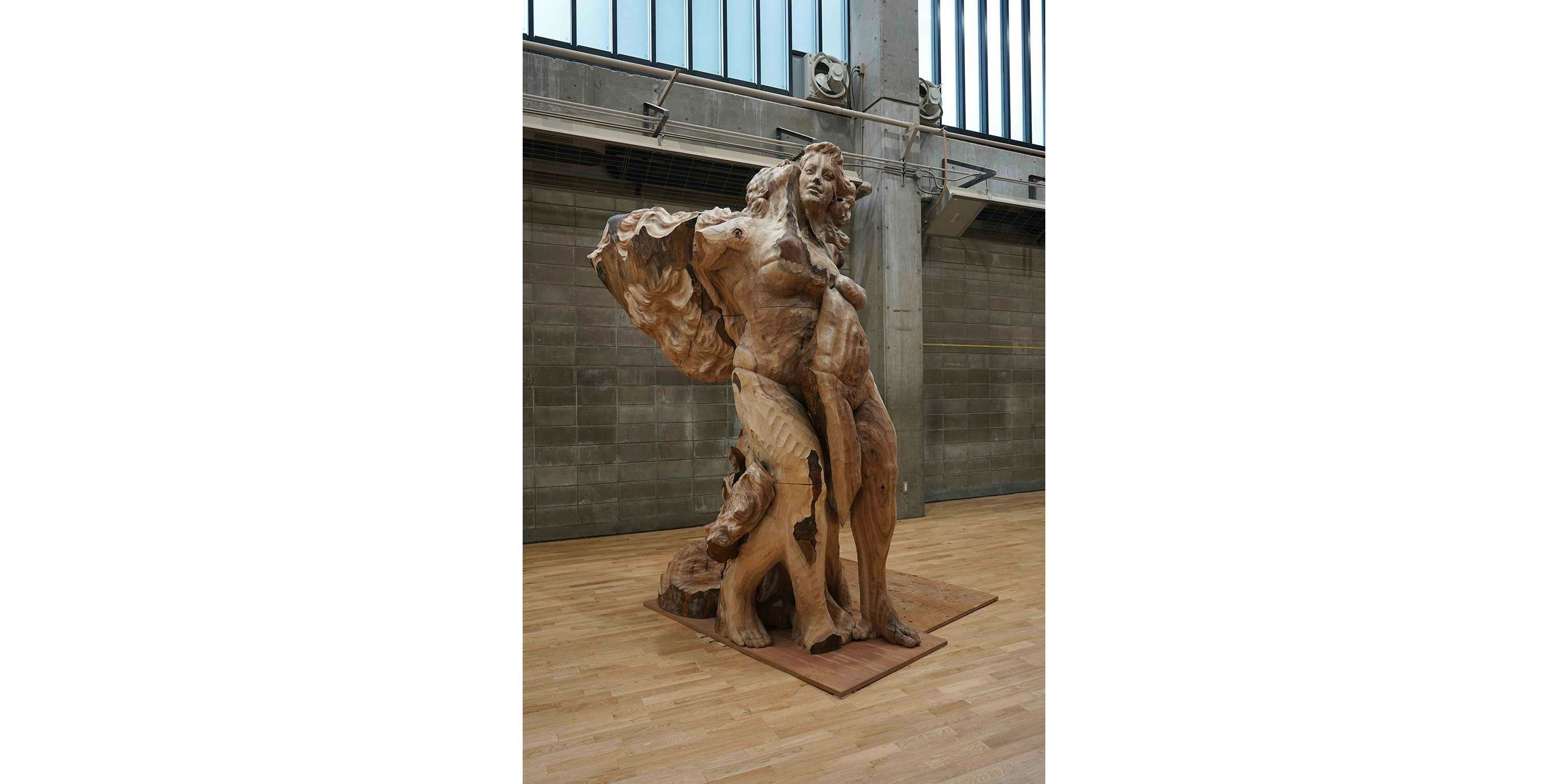 2体の大型彫刻を発表。森靖が個展「TWISTER」をPARCELで開催｜美術手帖