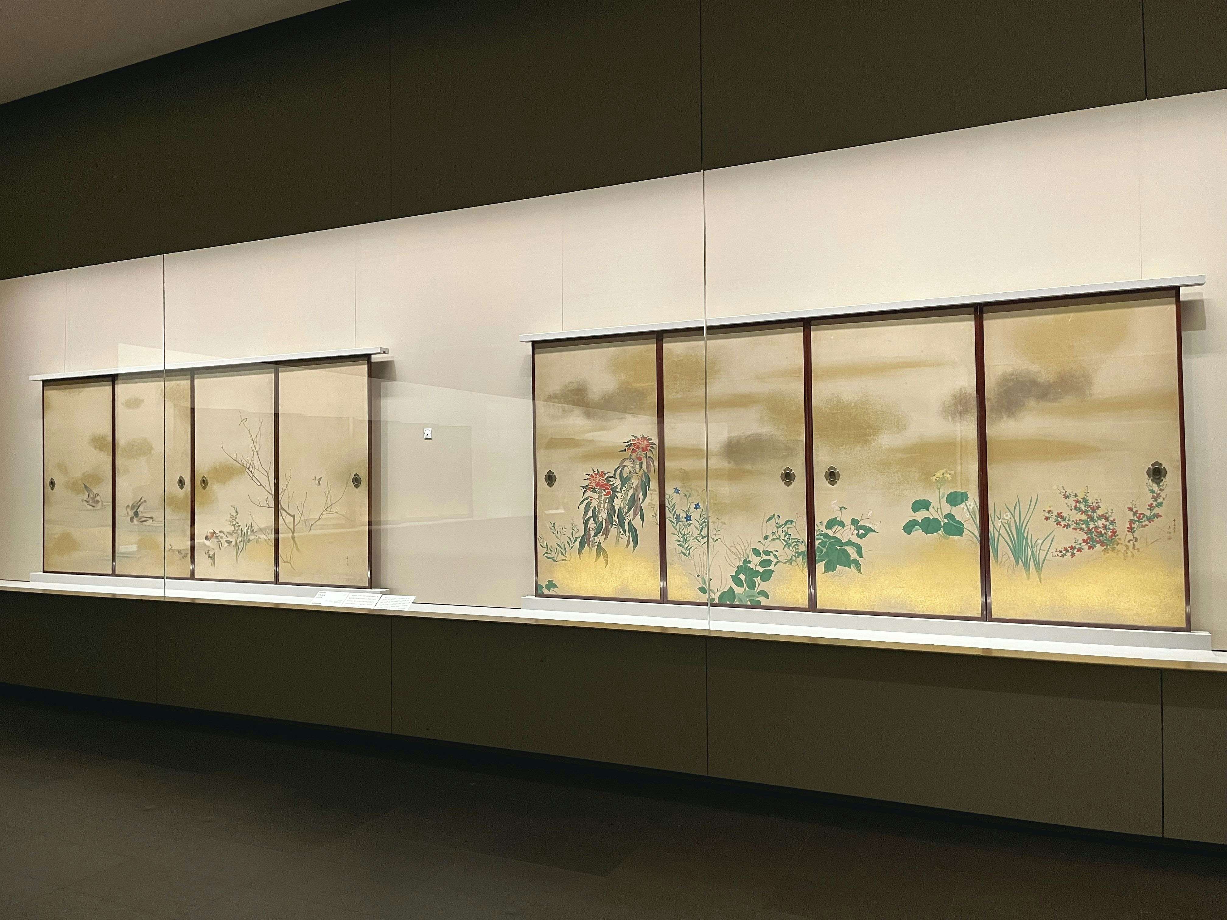 根津美術館で恒例「国宝・燕子花図屛風」公開。重文の屛風も同時