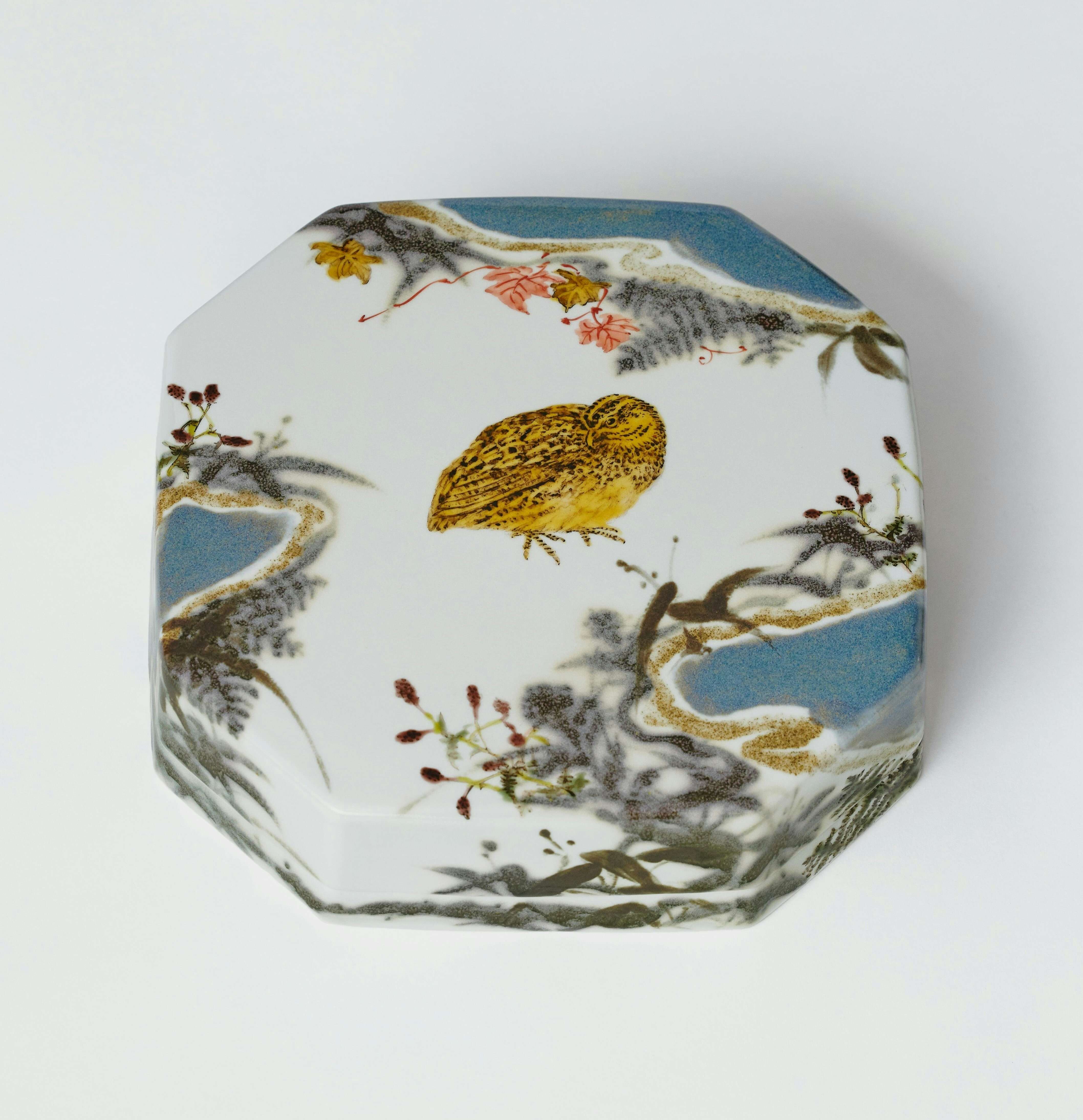 鳥が棲む色絵の世界。菊池寛実記念 智美術館で「鳥々 藤本能道の色絵