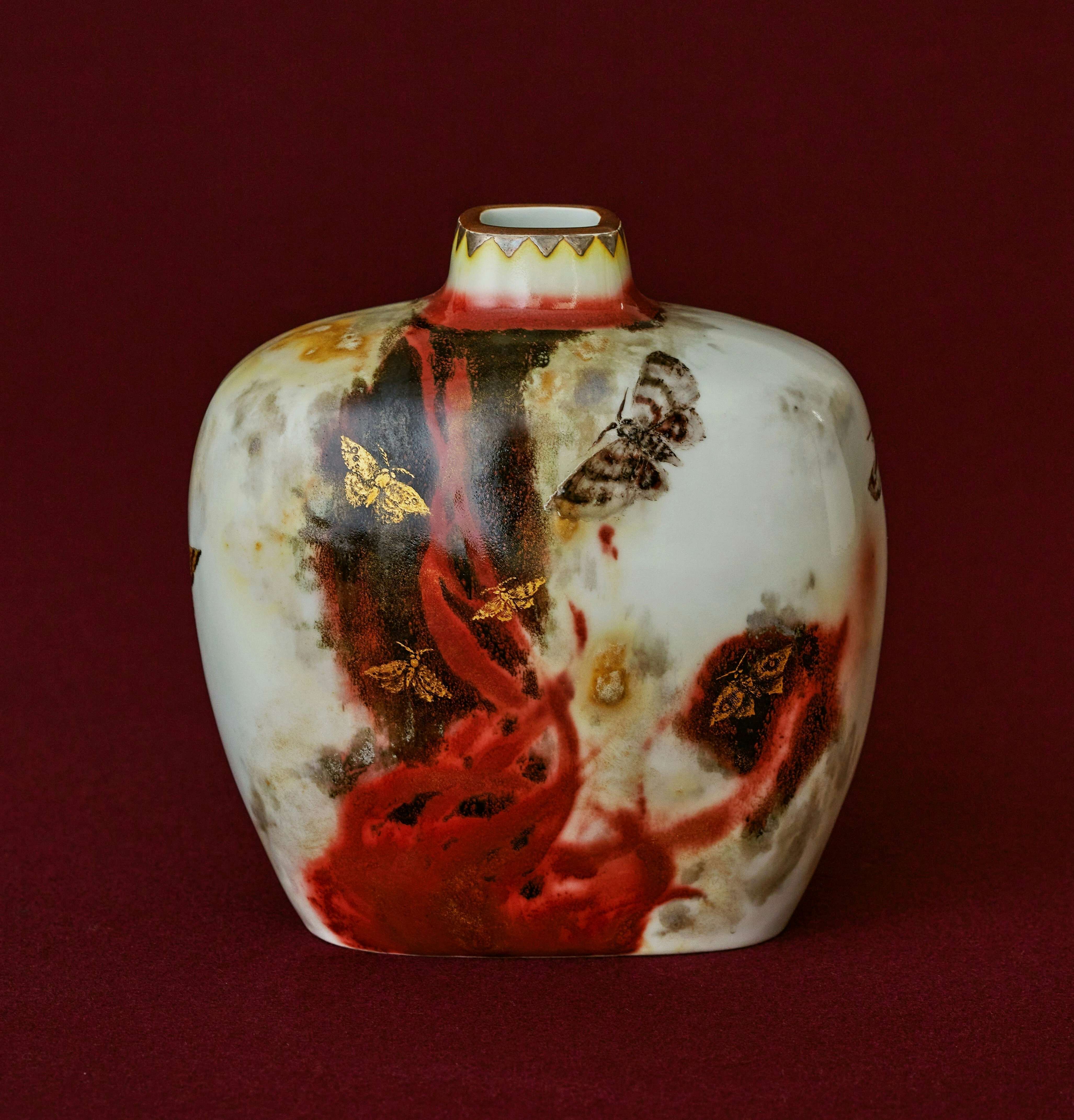 鳥が棲む色絵の世界。菊池寛実記念 智美術館で「鳥々 藤本能道の色絵