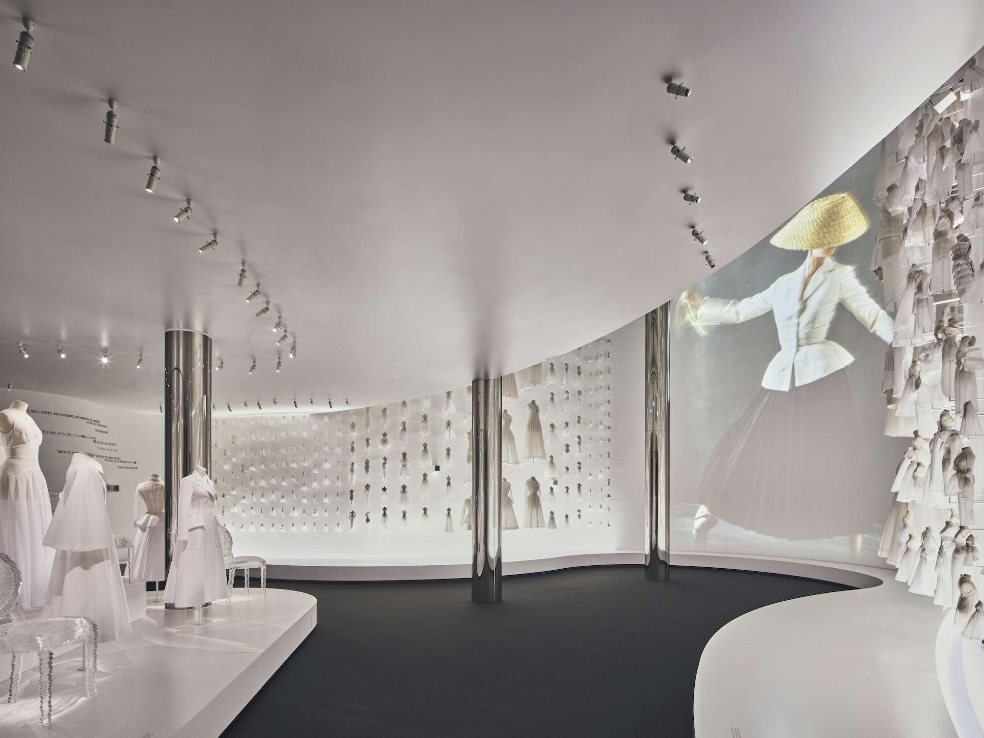 シャロル・シャオ「Waves」（CLEAR GALLERY TOKYO）｜美術手帖