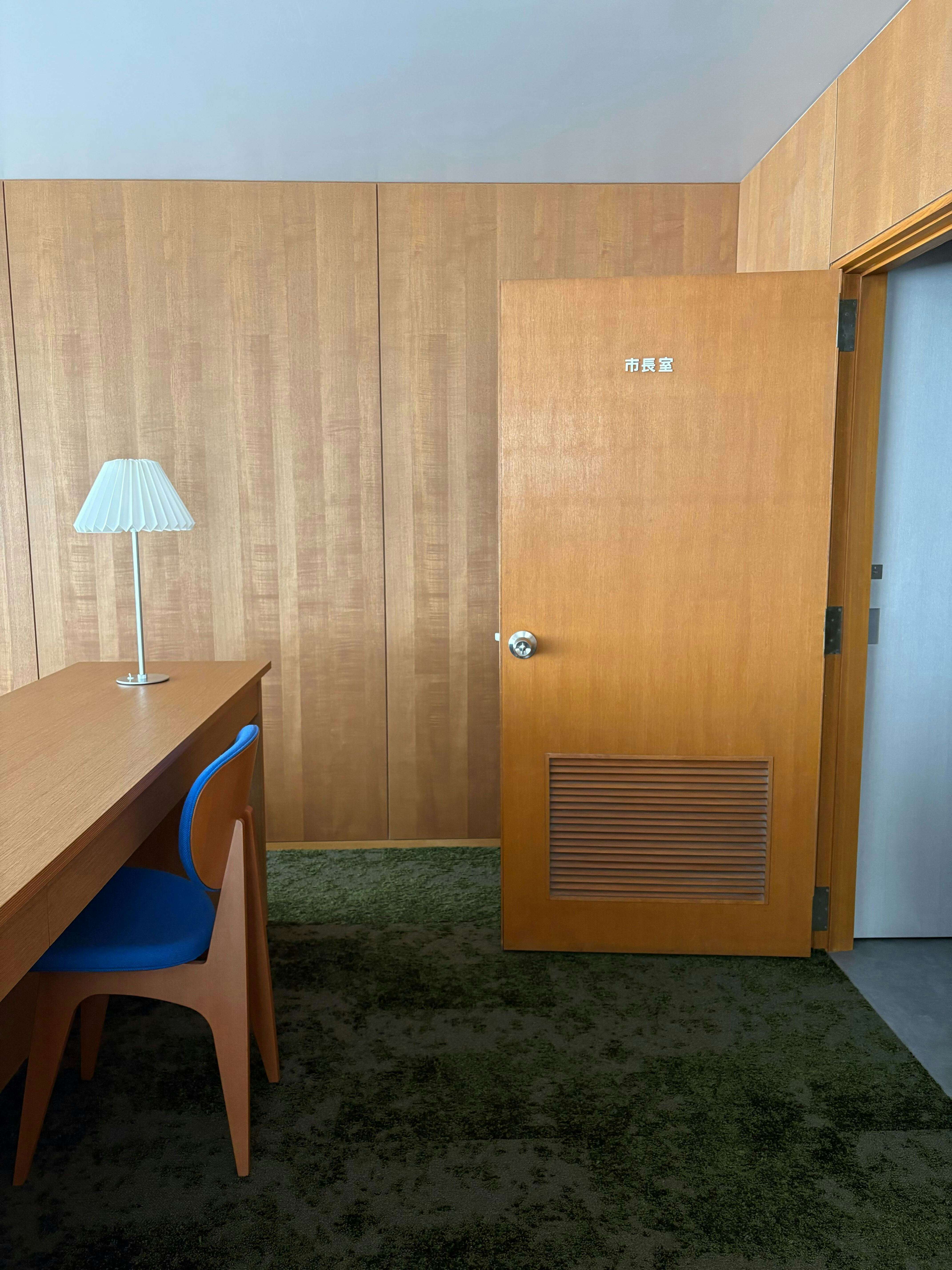坂倉準三 モダニズムを住む 住宅、家具、デザイン Amazon.co.jp: 建築家 坂倉準三 モダニズムを住む｜住宅、家具