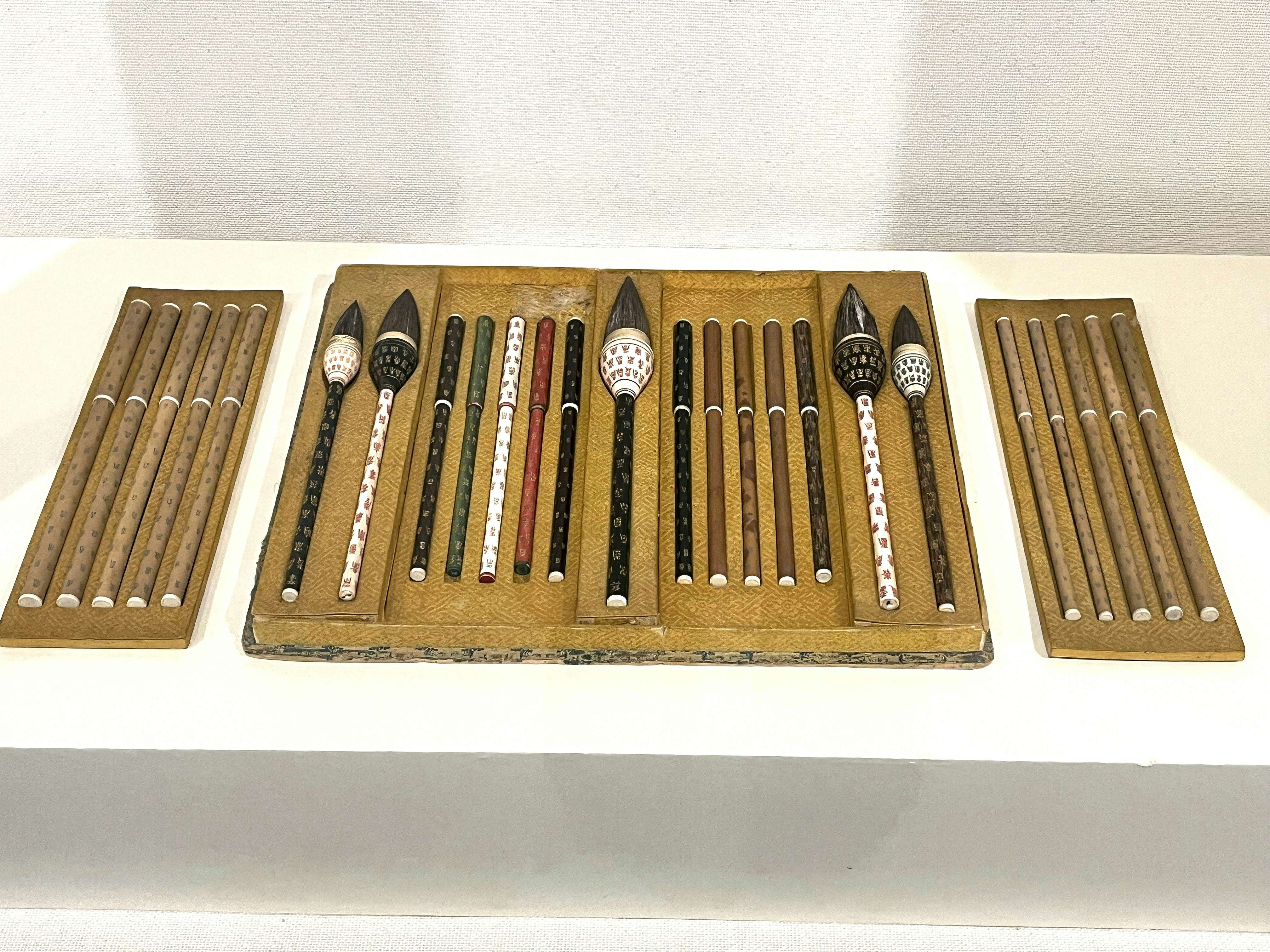 古美術 文房具 銅制 彩絵 四美人図 文鎮 席鎮 4枚 在銘 希少 Amazon.co.jp: 真作慈雲尊者の揮亳 拓本軸装「大界外相」大和聖