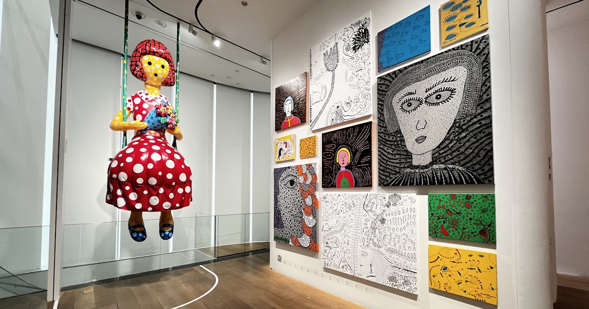 「草間彌生 闘う女/絵を描く少女」(草間彌生美術館)開幕レポート。闘う女と描く少女のはざまで生まれた表現世界|美術手帖