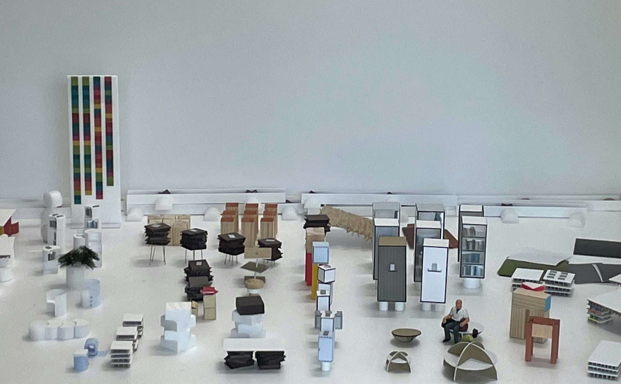 「ほぼ、空:青木淳+リチャード・タトル」展(東京オペラシティ アートギャラリー)開幕レポート。空間認識を揺さぶる「空」|美術手帖