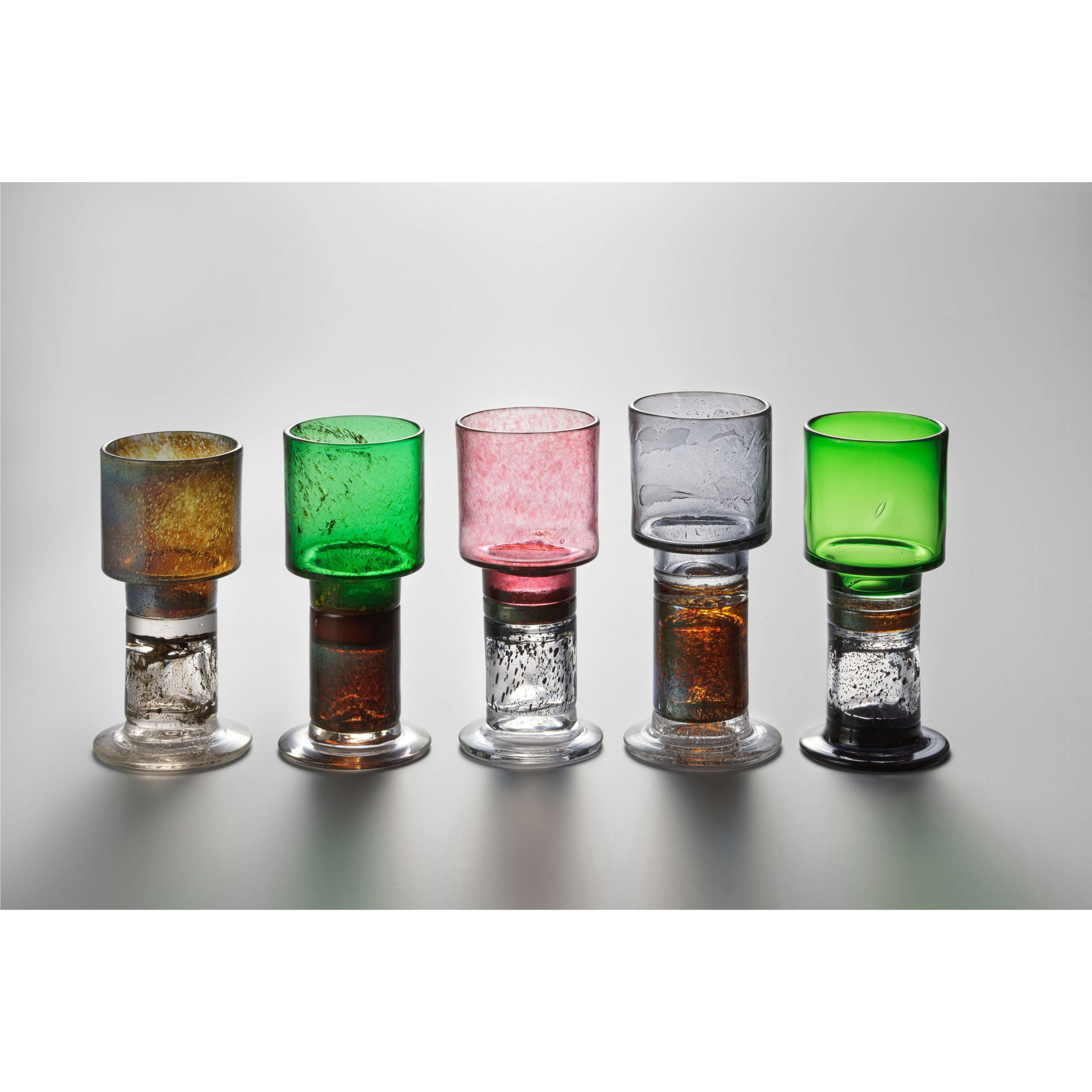 そこはかとなく漂う死の気配。野村佐紀子の新作写真集『春の運命