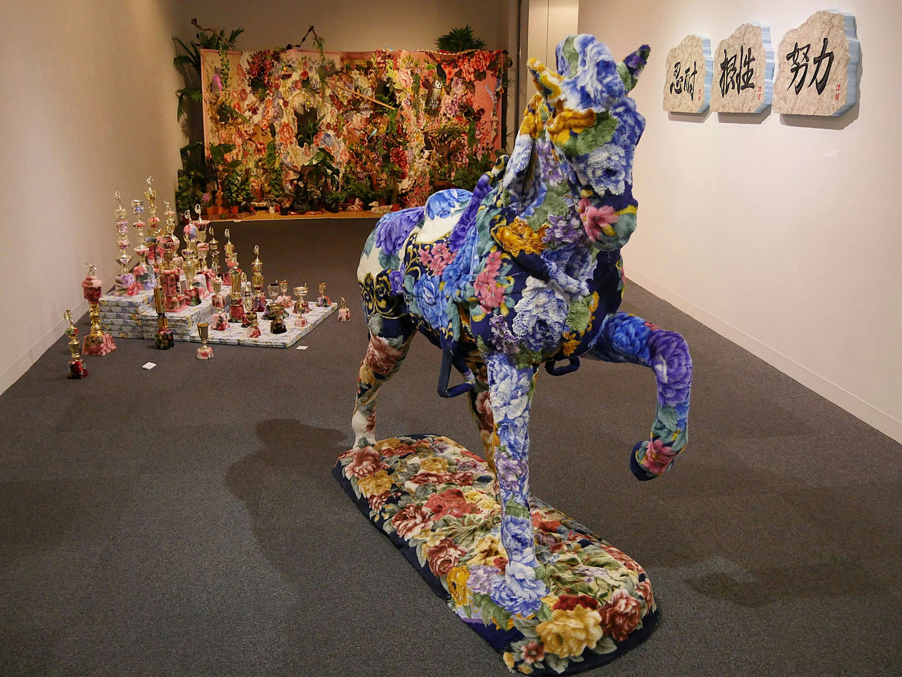 一貫したリアリズムを追求する画家・野田弘志の回顧展。「野田弘志