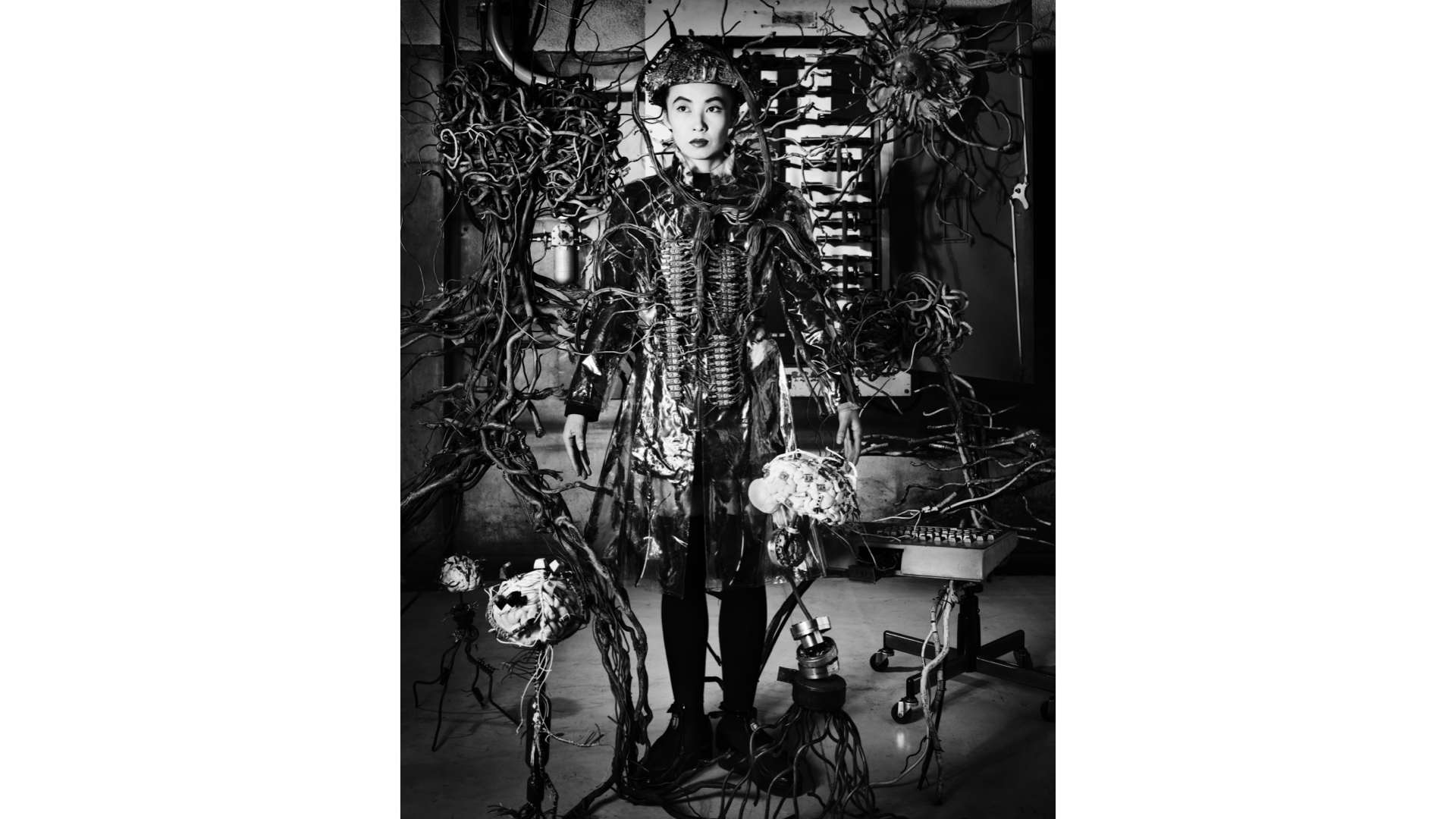 VOGUE』10月号の表紙は村上隆が担当。富士山モチーフのアートワーク