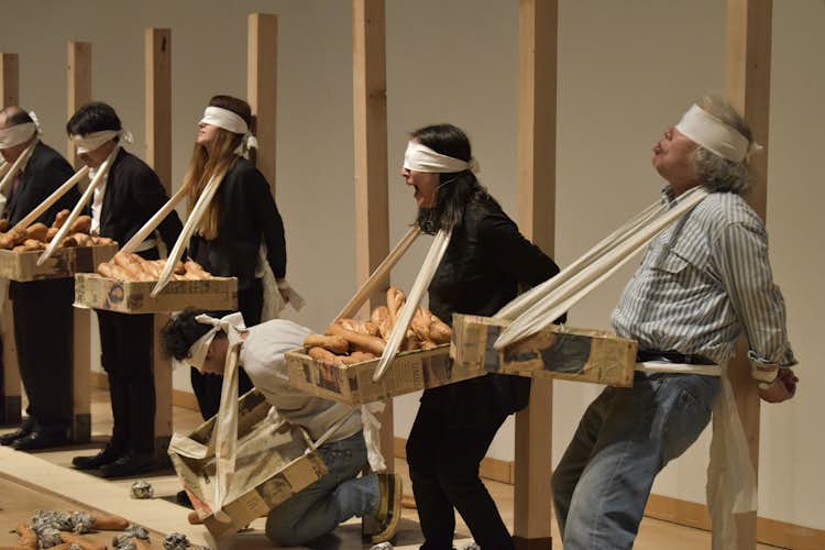 パン人間はなぜ「処刑」されたのか? 折元立身が見せた「思いやりと暴力」を紐解く|画像ギャラリー 3/6|美術手帖