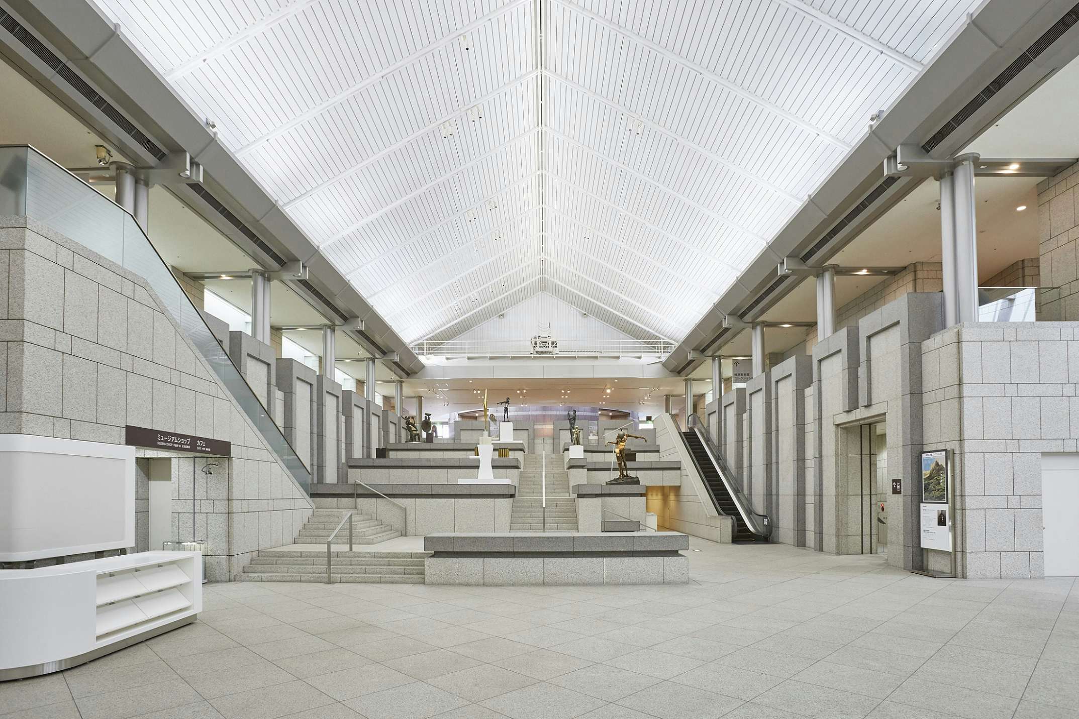 横浜美術館｜美術手帖