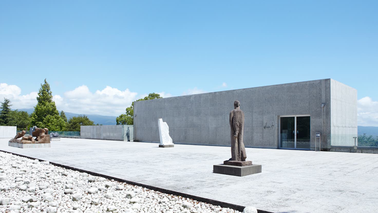 ヴァンジ彫刻庭園美術館 美術手帖 ヴァンジ彫刻庭園美術館 美術手帖