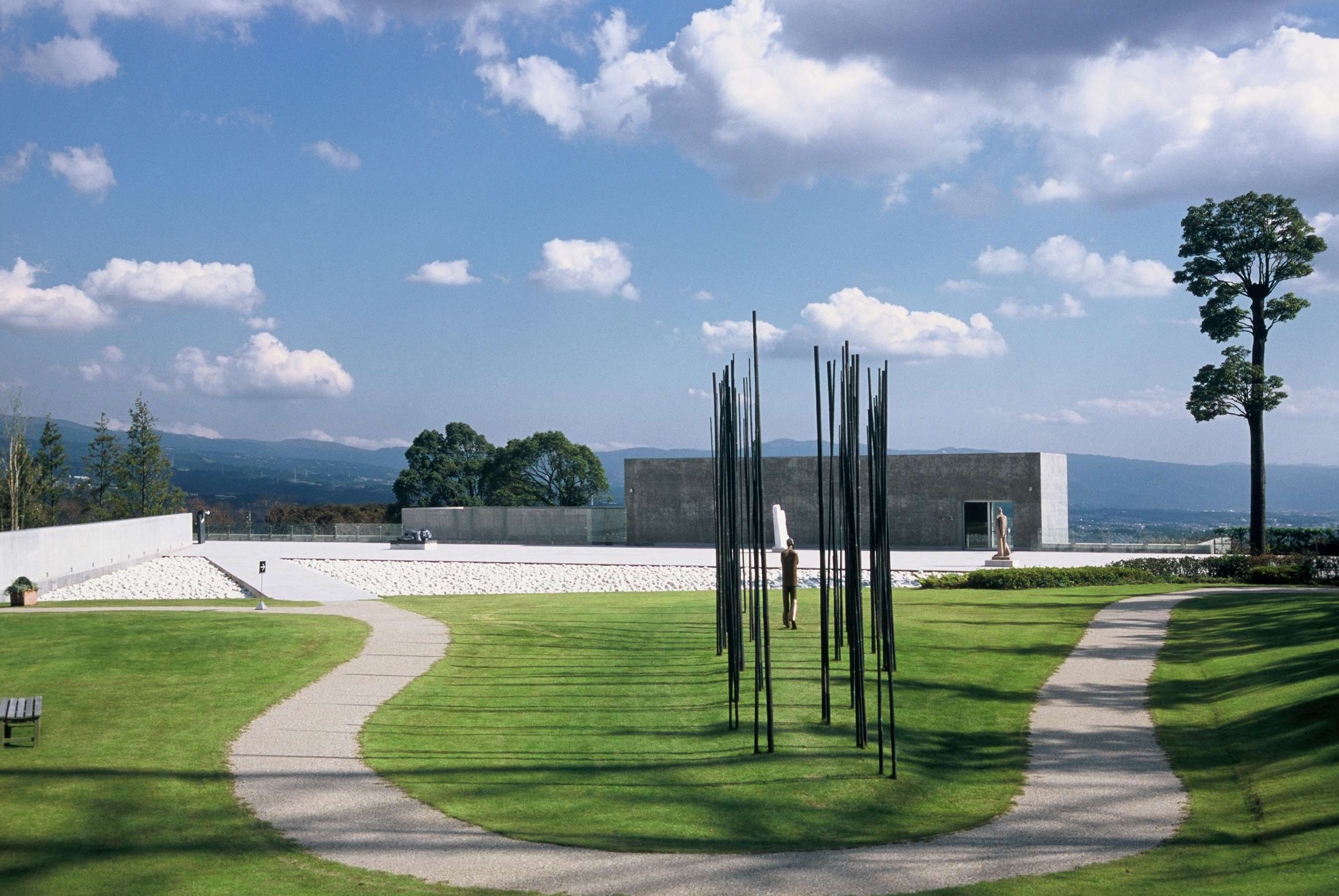 ヴァンジ彫刻庭園美術館|美術手帖 ヴァンジ彫刻庭園美術館|美術手帖