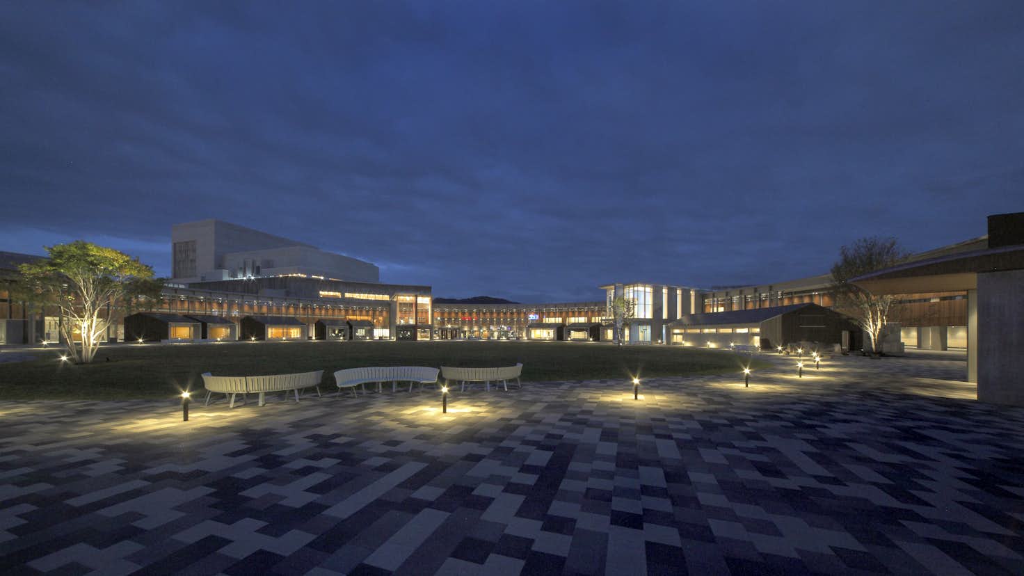 サントミューゼ 上田市立美術館 美術手帖 サントミューゼ 上田市立美術館 美術手帖