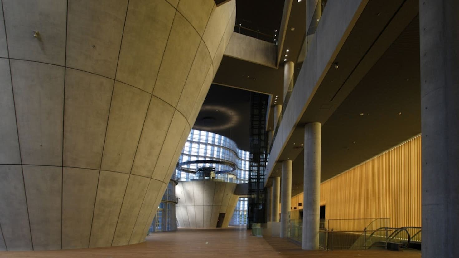 国立新美術館 美術手帖 国立新美術館 美術手帖