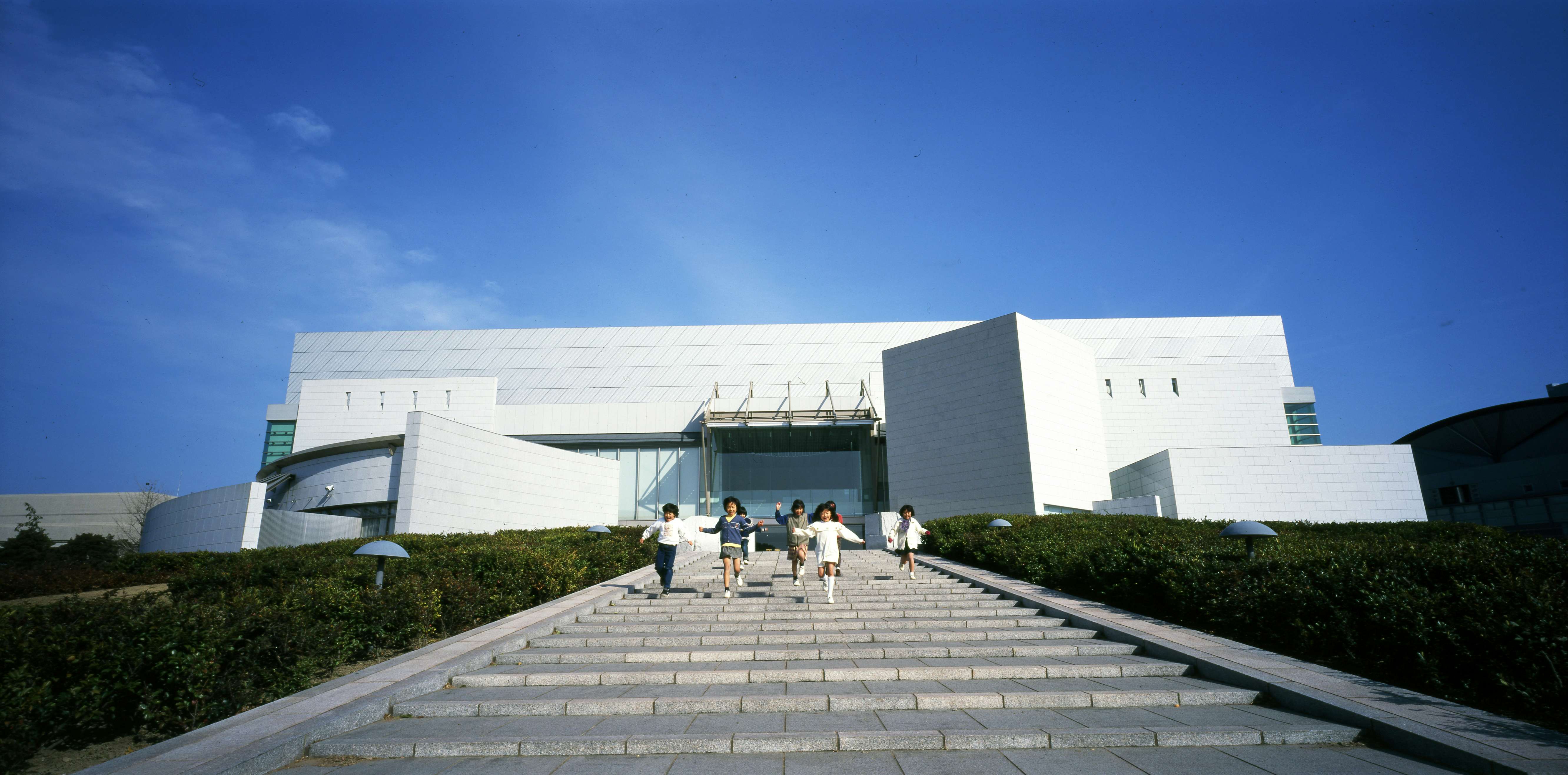 宮崎県立美術館｜美術手帖