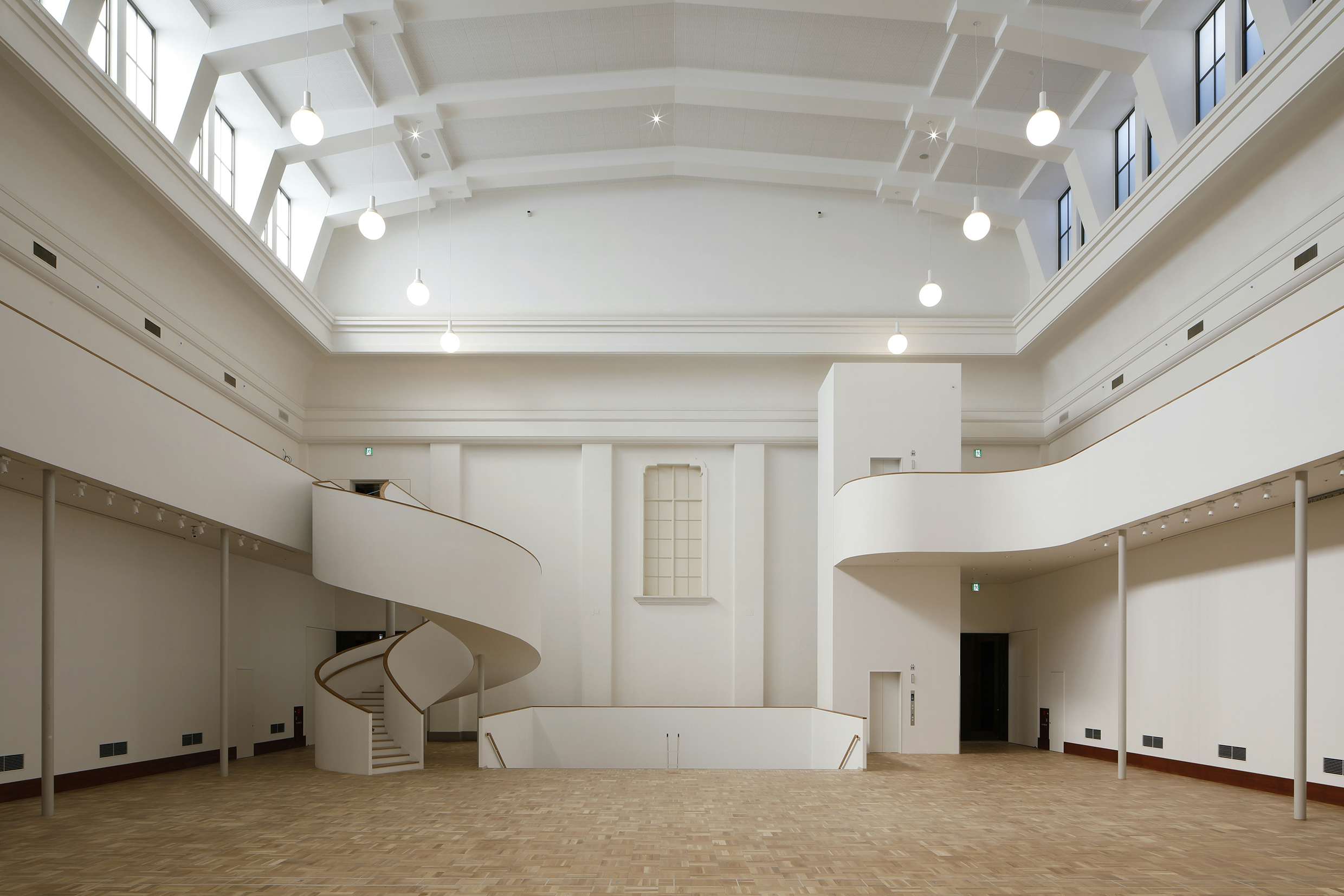 京都市京セラ美術館|美術手帖 京都市京セラ美術館|美術手帖