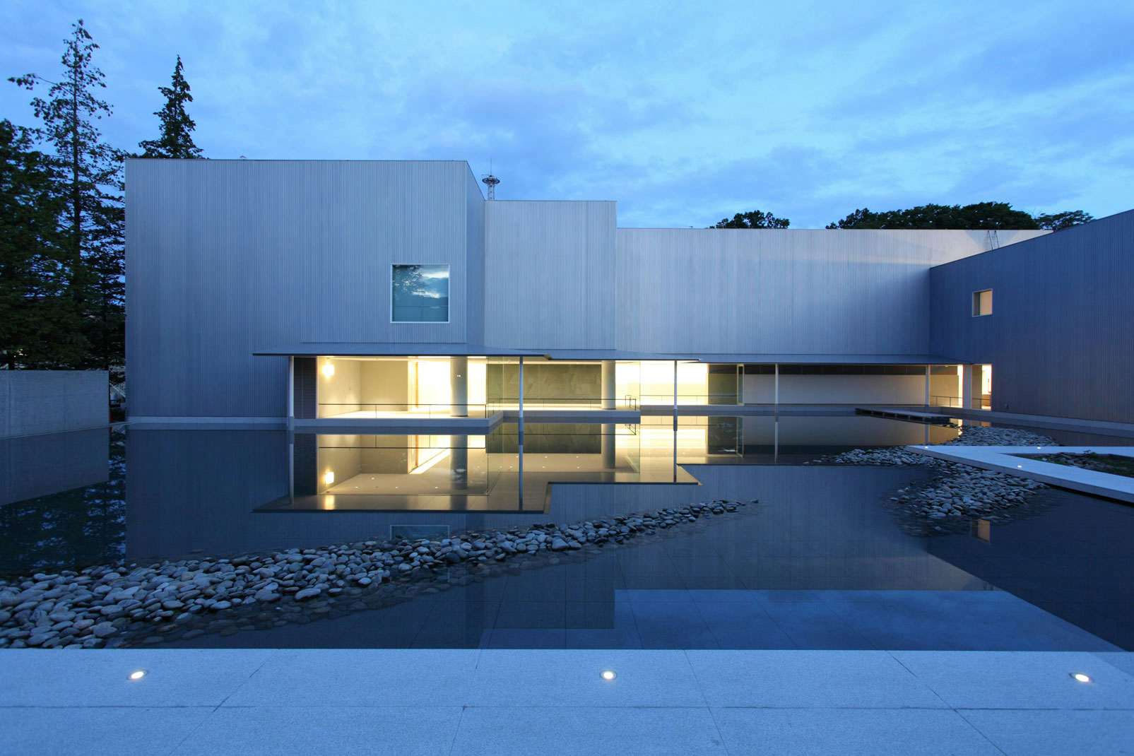 長野県立美術館（本館・東山魁夷館）｜美術手帖