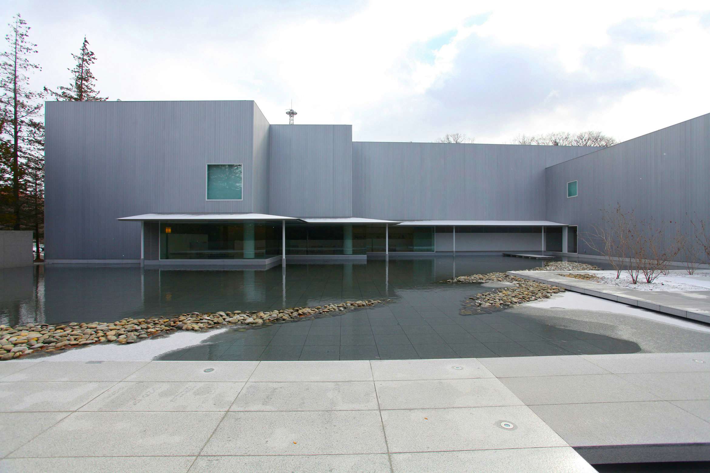 長野県立美術館(本館・東山魁夷館)|美術手帖 長野県立美術館(本館・東山魁夷館)|美術手帖