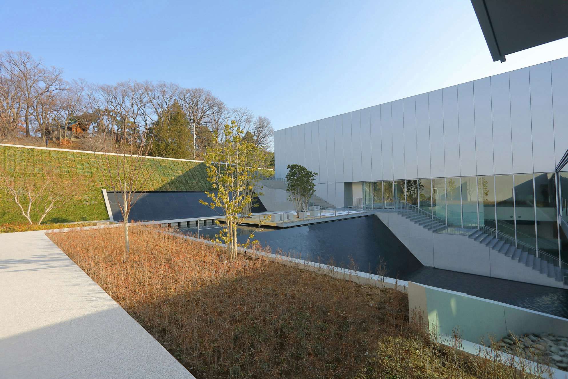 長野県立美術館（本館・東山魁夷館）｜美術手帖