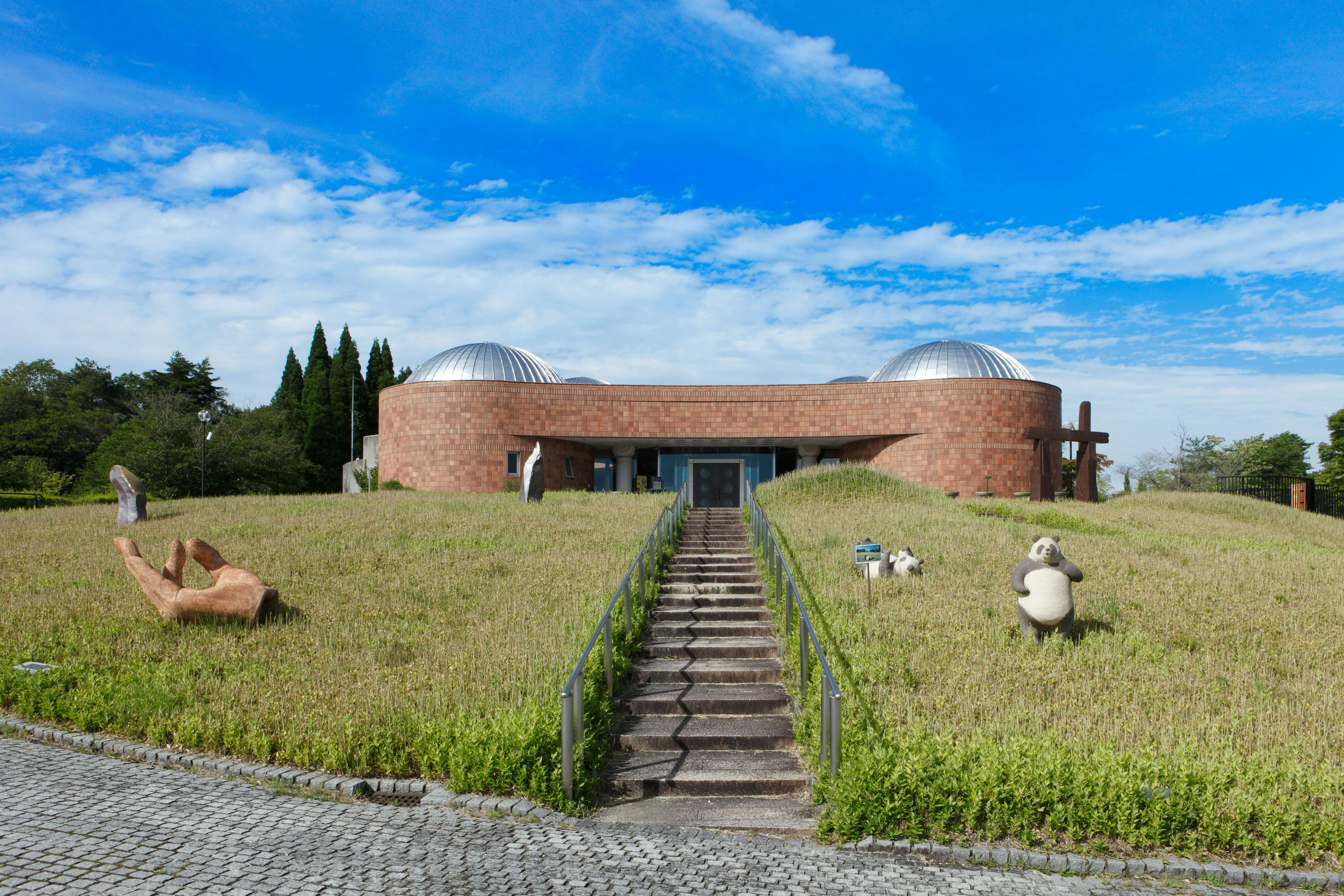 滋賀県立陶芸の森 陶芸館｜美術手帖